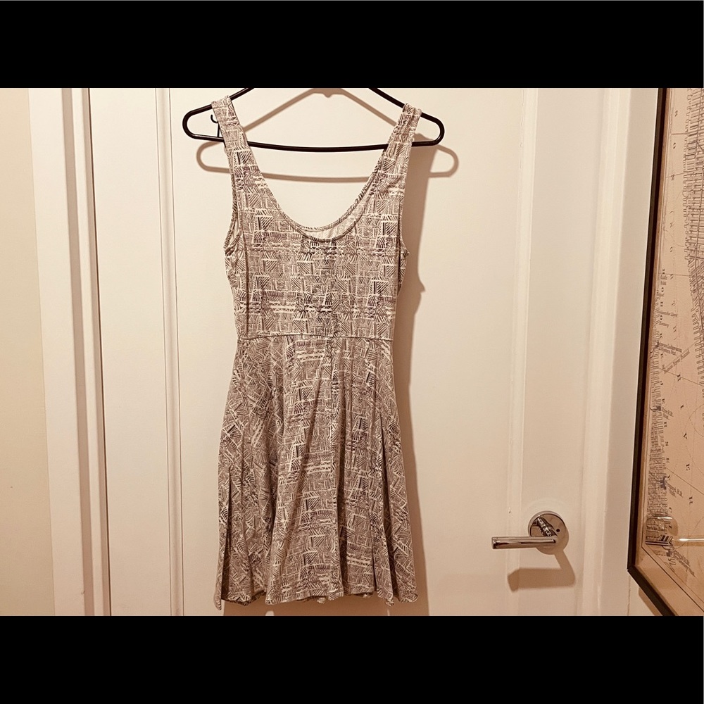 Ecote White and Gray Patterned Skater Dress (Medium)